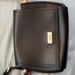 Kate Spade Womens Shoulder/Crossbody Purse. Black & Hot Pink. Gold Hardware
